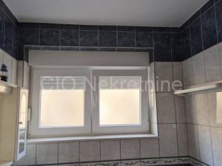 Flat in a building, Sale, Vis, Vis