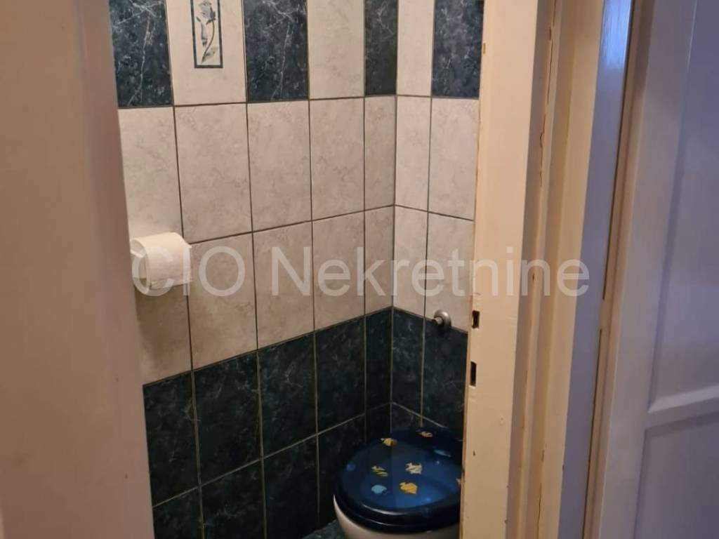 Flat in a building, Sale, Vis, Vis
