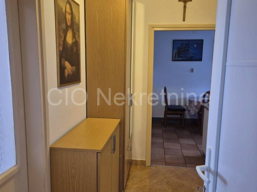 Flat in a building, Sale, Vis, Vis