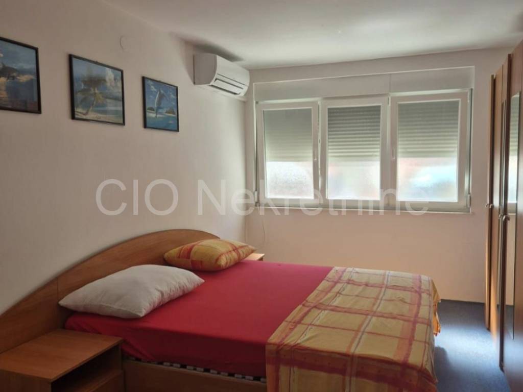 Flat in a building, Sale, Vis, Vis