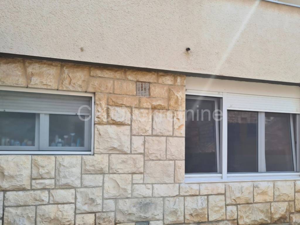 Flat in a building, Sale, Vis, Vis