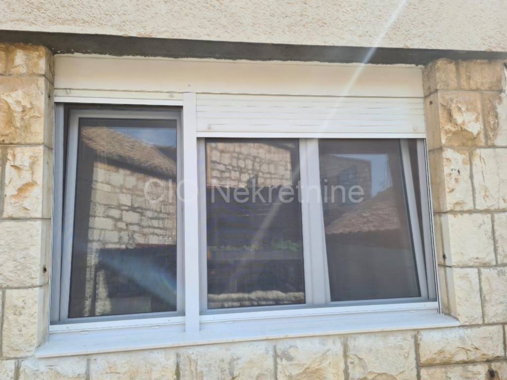 Flat in a building, Sale, Vis, Vis