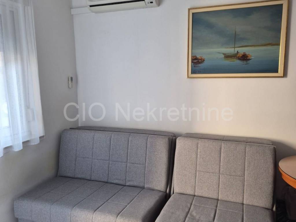 Flat in a building, Sale, Vis, Vis