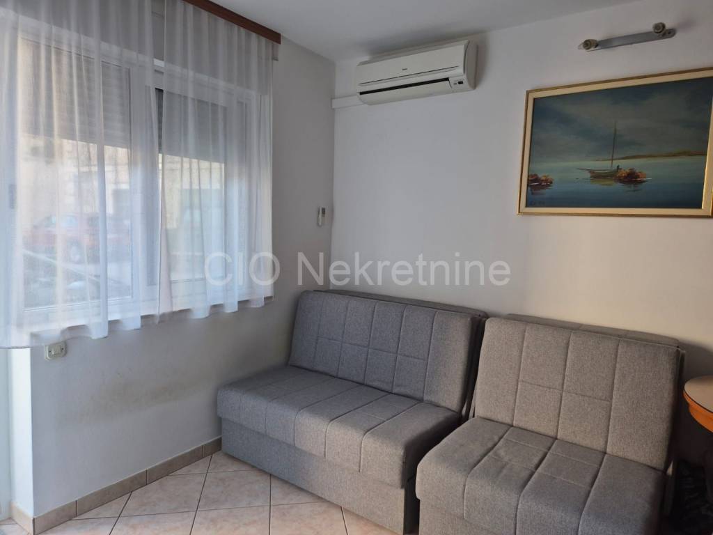 Flat in a building, Sale, Vis, Vis