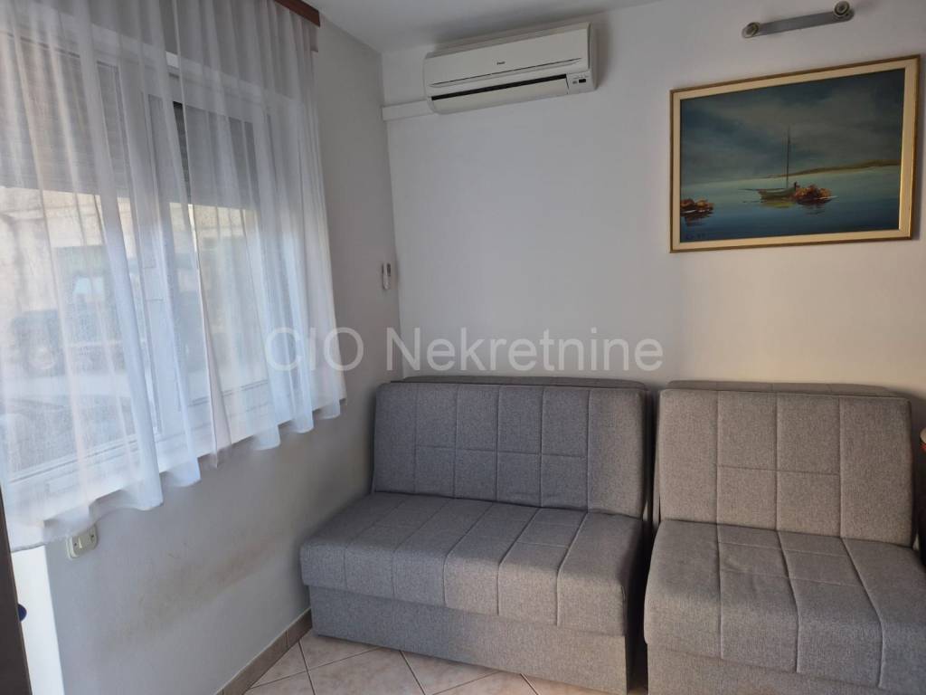 Flat in a building, Sale, Vis, Vis