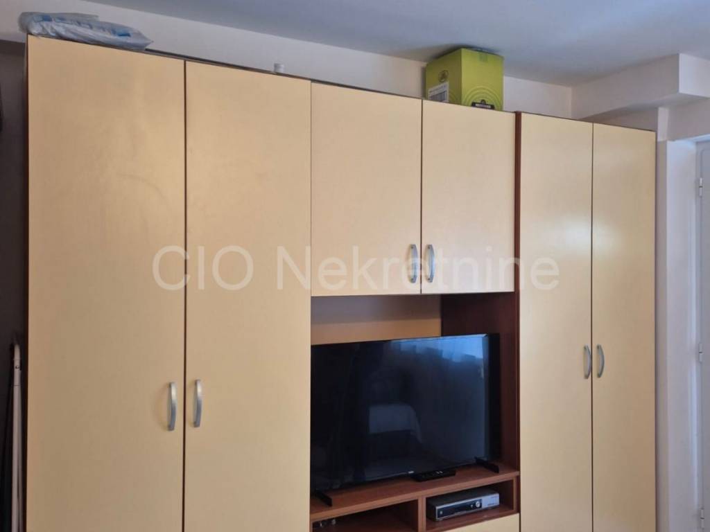 Flat in a building, Sale, Vis, Vis