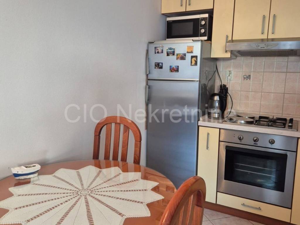 Flat in a building, Sale, Vis, Vis