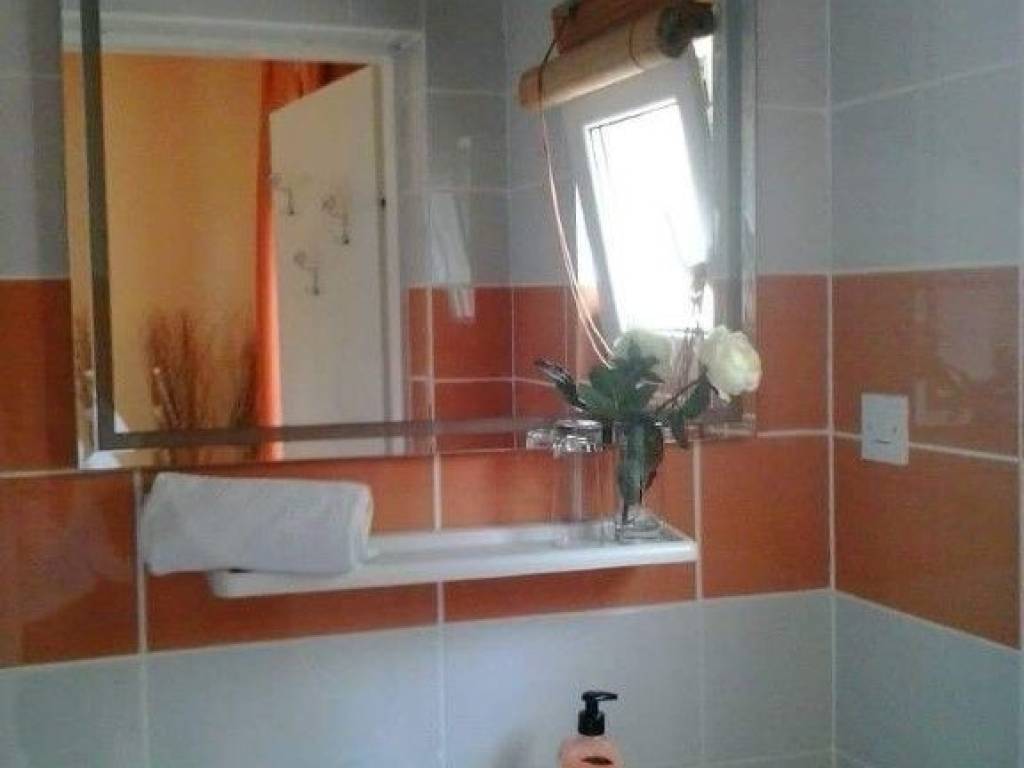 House with apartments, Sale, Obrovac, Gornji Karin
