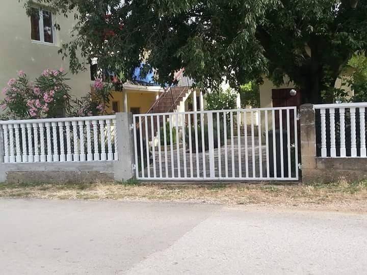 House with apartments, Sale, Obrovac, Gornji Karin