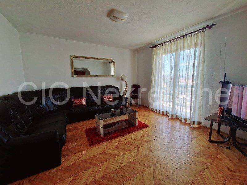 Flat in a house, Rent, Solin, Centar