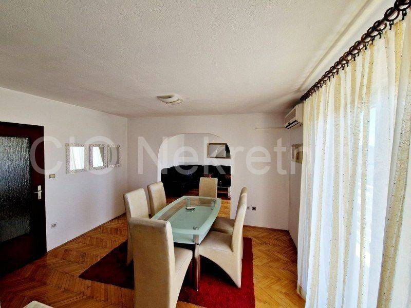 Flat in a house, Rent, Solin, Centar