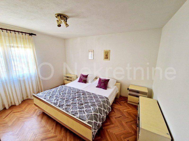Flat in a house, Rent, Solin, Centar