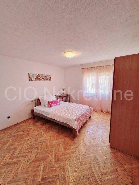 Flat in a house, Rent, Solin, Centar
