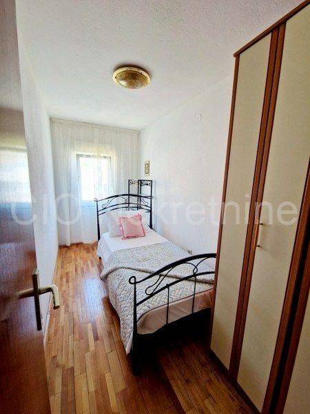 Flat in a house, Rent, Solin, Centar