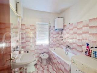 Flat in a house, Rent, Solin, Centar