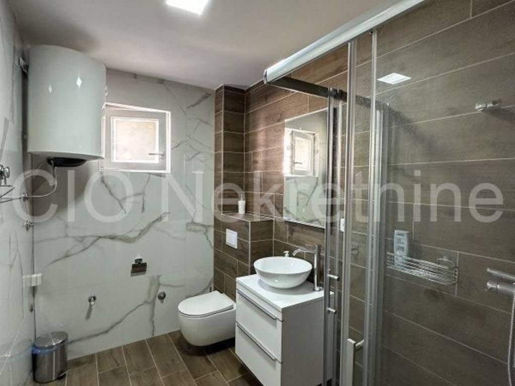 Flat in a building, Sale, Bol, Bol