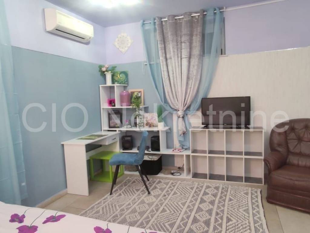 Flat in a house, Sale, Split, Split