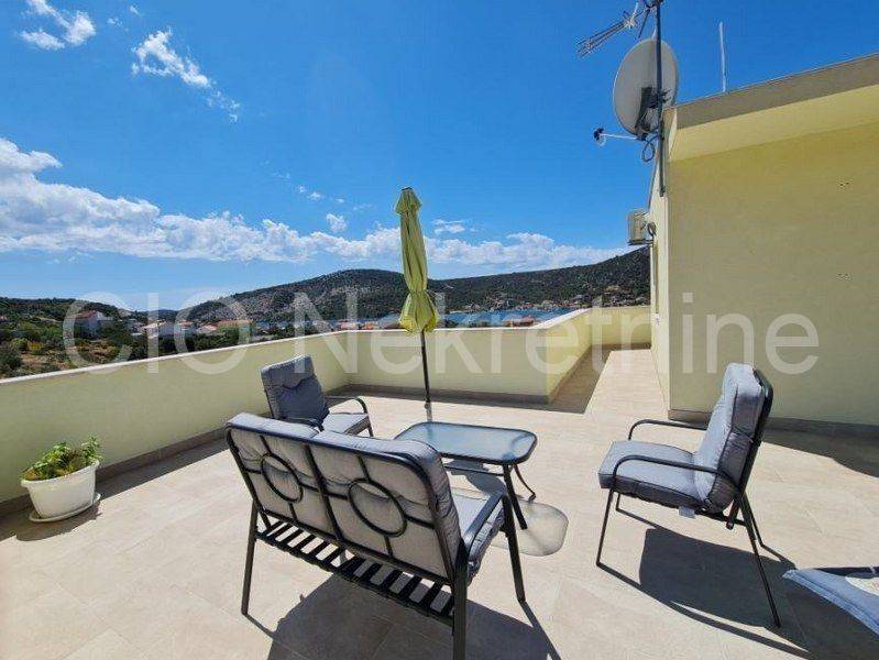 House with apartments, Sale, Marina, Vinišće