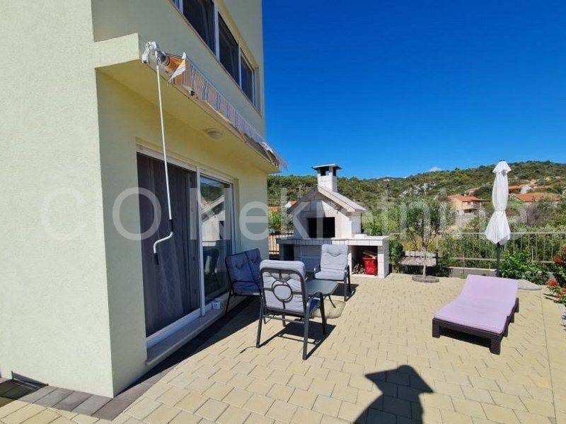 House with apartments, Sale, Marina, Vinišće