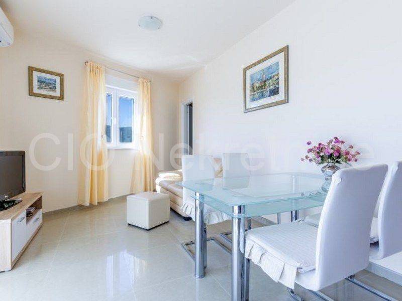 House with apartments, Sale, Marina, Vinišće