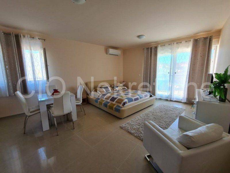 House with apartments, Sale, Marina, Vinišće