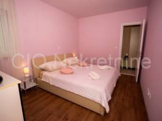 House with apartments, Sale, Marina, Vinišće