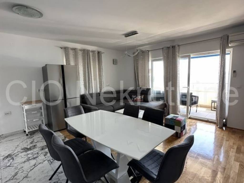 Flat in a building, Sale, Okrug, Okrug Gornji