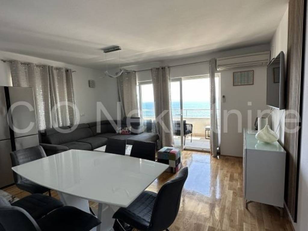 Flat in a building, Sale, Okrug, Okrug Gornji