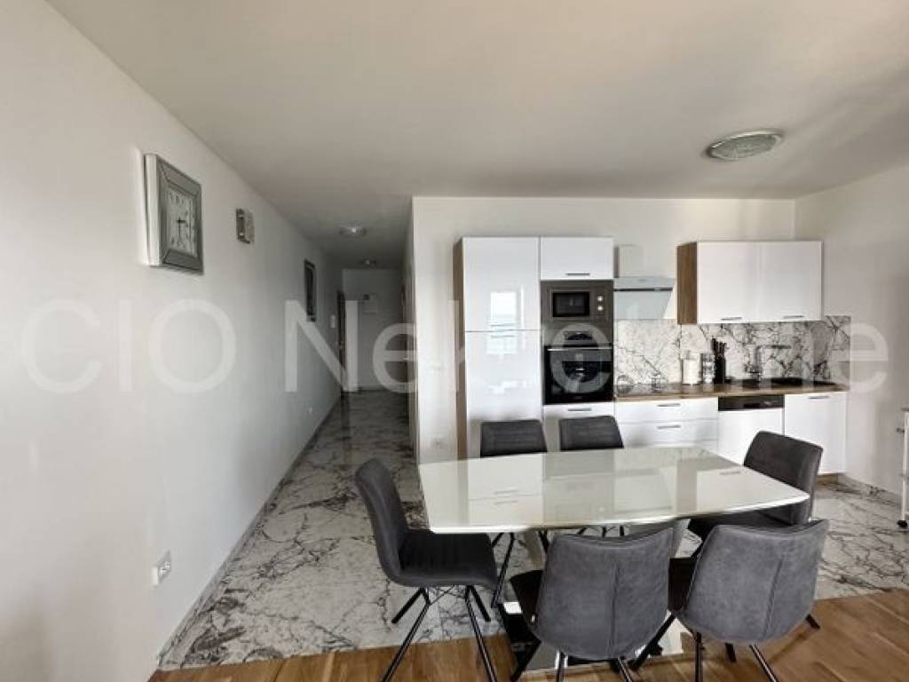 Flat in a building, Sale, Okrug, Okrug Gornji