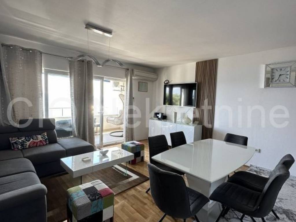 Flat in a building, Sale, Okrug, Okrug Gornji
