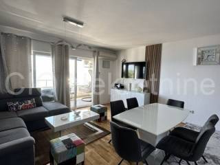Flat in a building, Sale, Okrug, Okrug Gornji