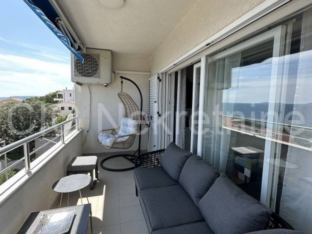 Flat in a building, Sale, Okrug, Okrug Gornji