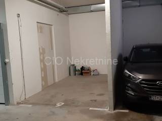 Inner garage space, Sale, Split, Split