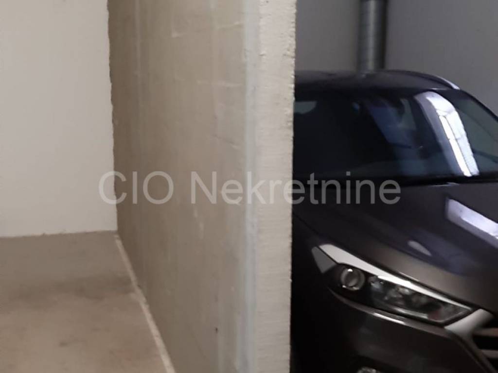 Inner garage space, Sale, Split, Split