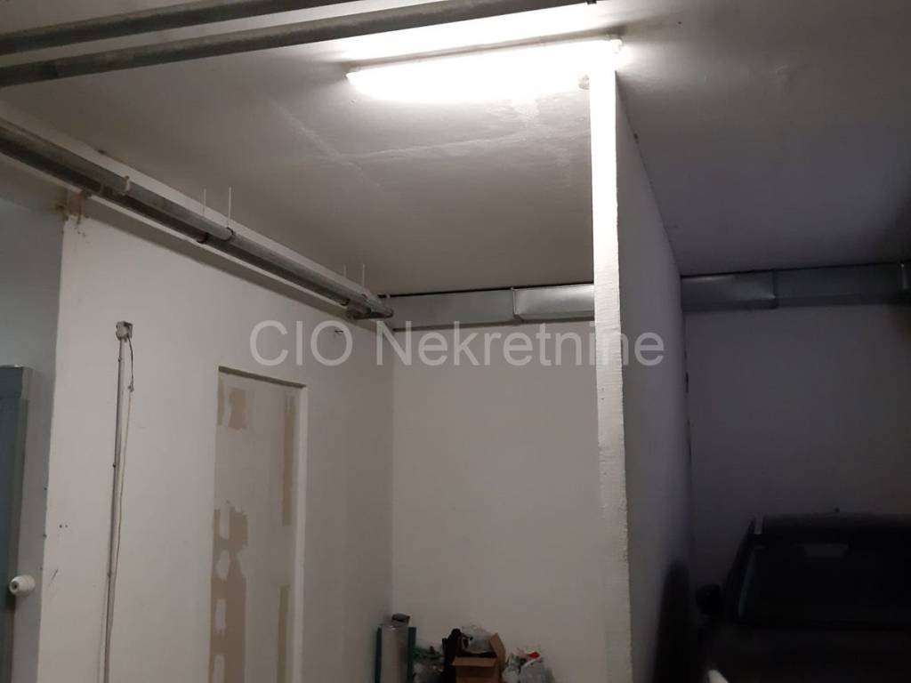 Inner garage space, Sale, Split, Split