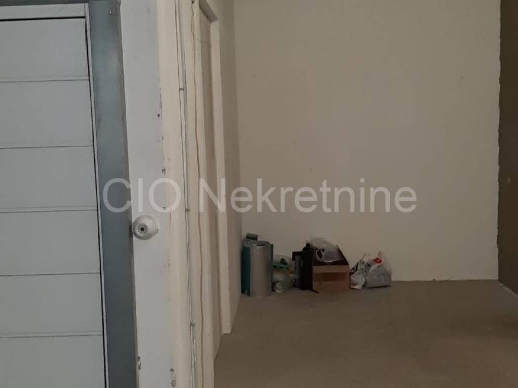Inner garage space, Sale, Split, Split