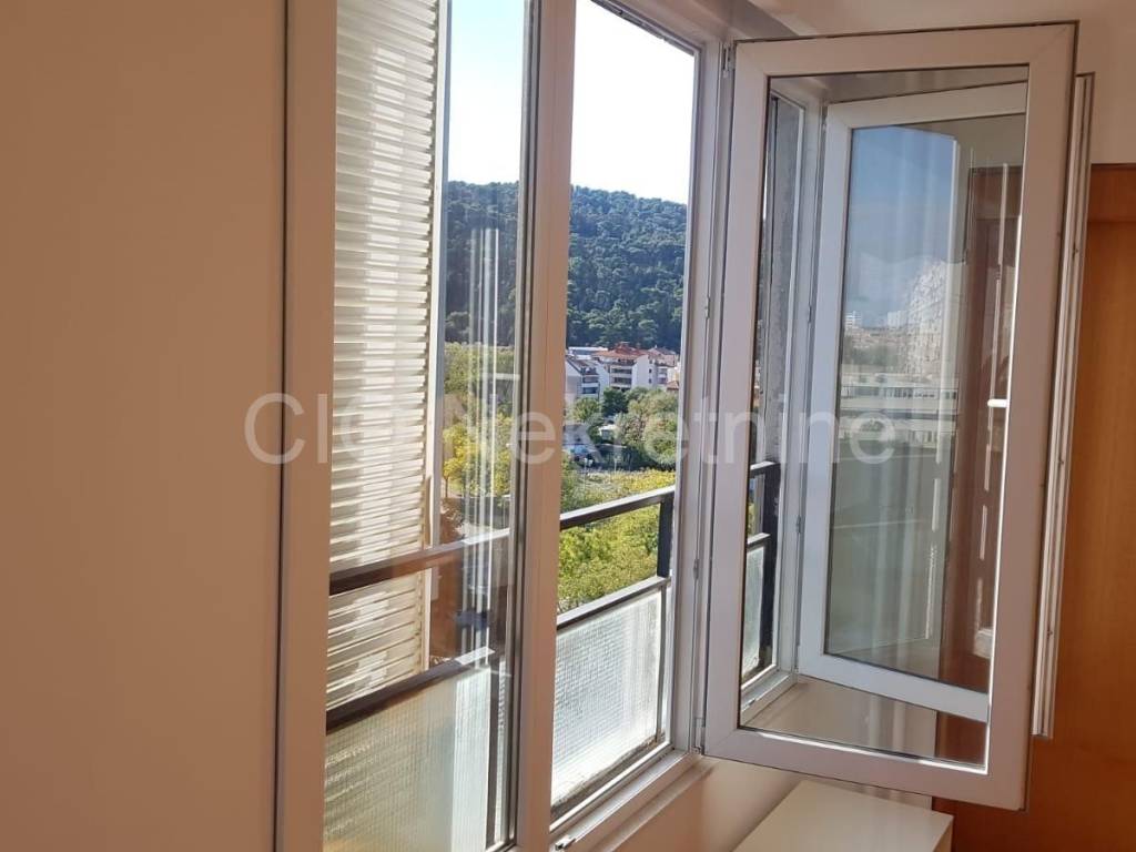 Flat in a building, Sale, Split, Split