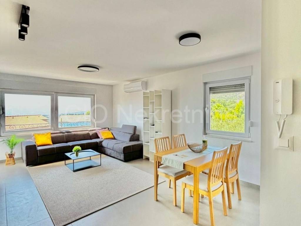 Flat in a house, Rent, Kaštela, Kaštel Kambelovac