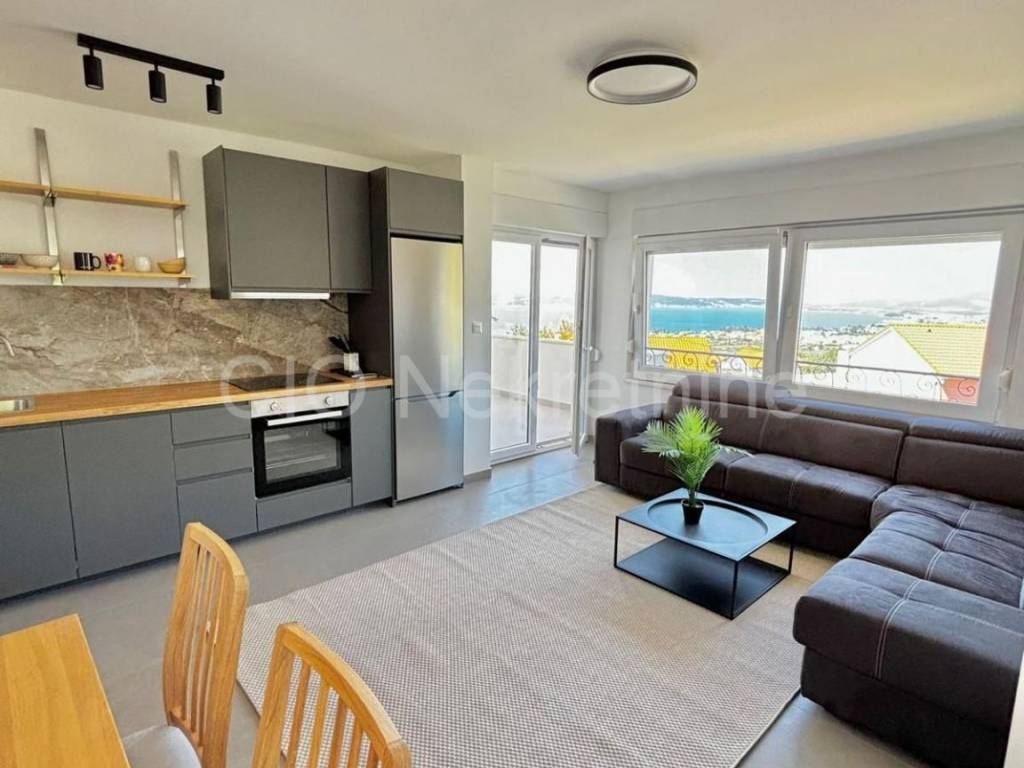 Flat in a house, Rent, Kaštela, Kaštel Kambelovac