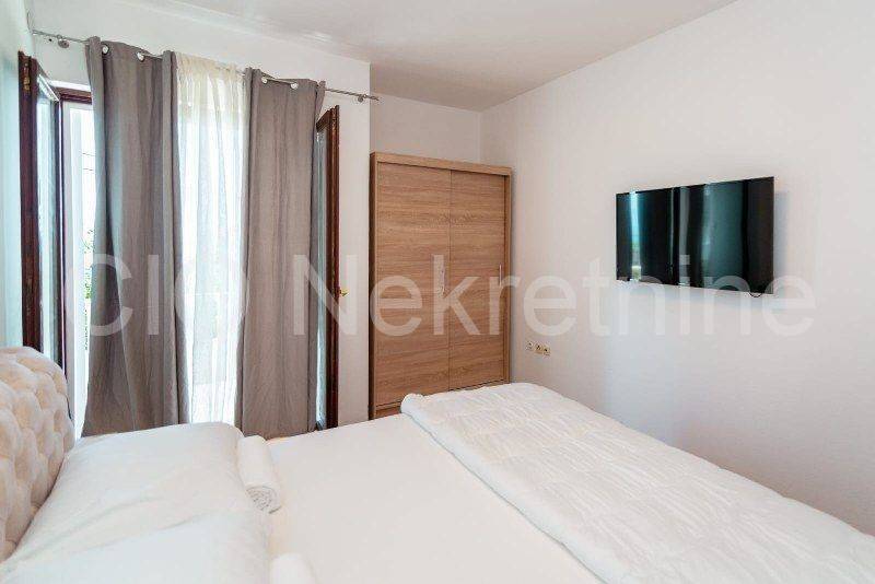 Flat in a house, Rent, Podstrana, Podstrana