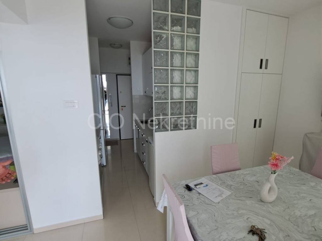 Flat in a building, Sale, Split, Split