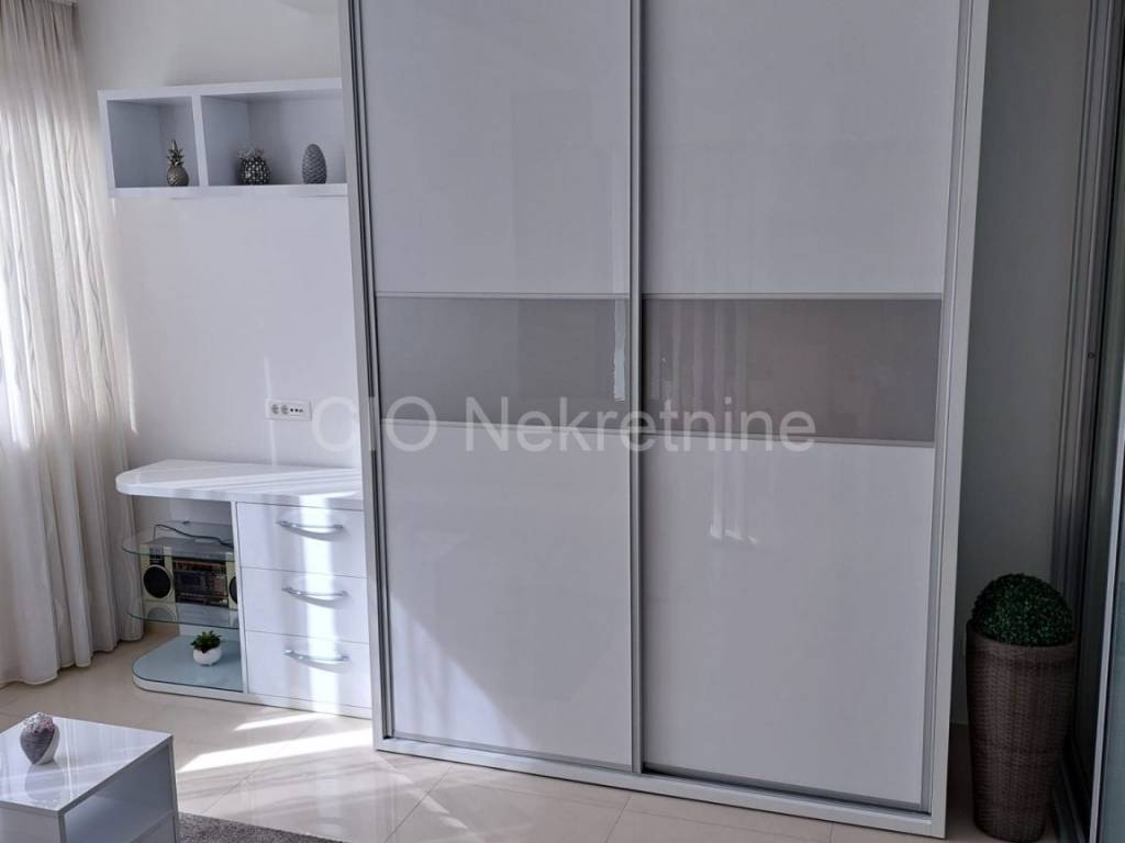 Flat in a building, Sale, Split, Split