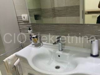 Flat in a house, Rent, Podstrana, Podstrana