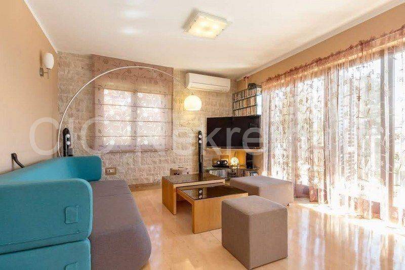 Flat in a house, Rent, Split, Split