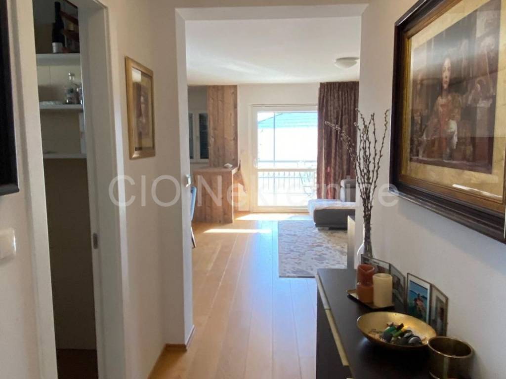 Flat in a building, Sale, Bol, Bol