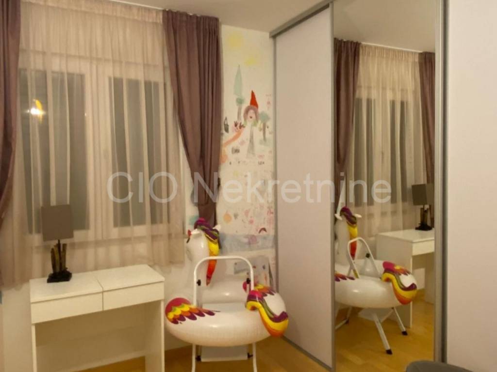 Flat in a building, Sale, Bol, Bol