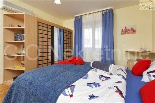 Flat in newbuilding, Rent, Split, Split