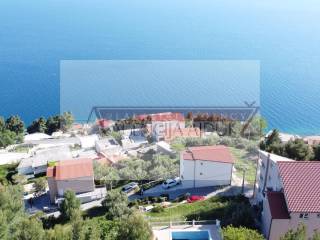 Omis, Celina