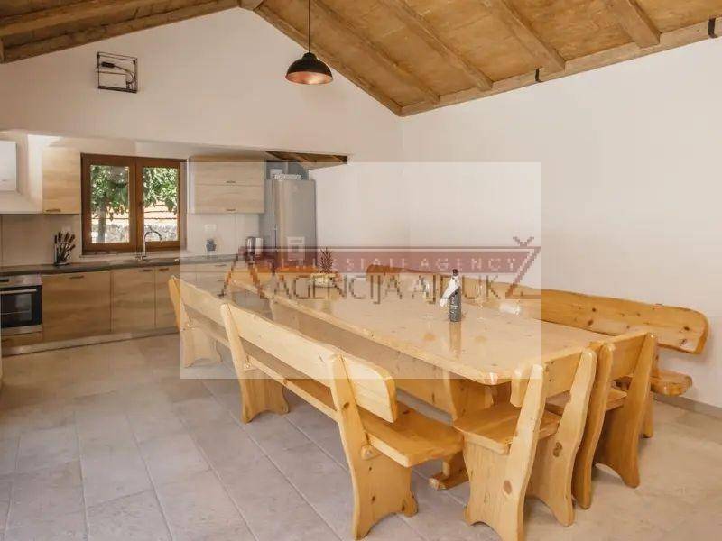 Vila, Prodaja, Imotski, Imotski