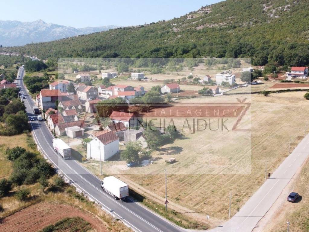 Gradjevinsko zemljiste, Najam, Dicmo, Kraj
